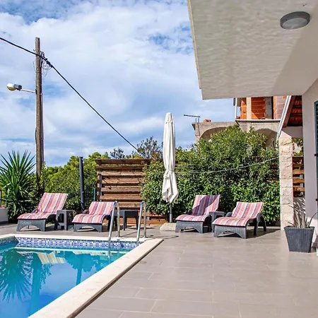 Three-bedroom In Nova Сasa de vacaciones Potirna