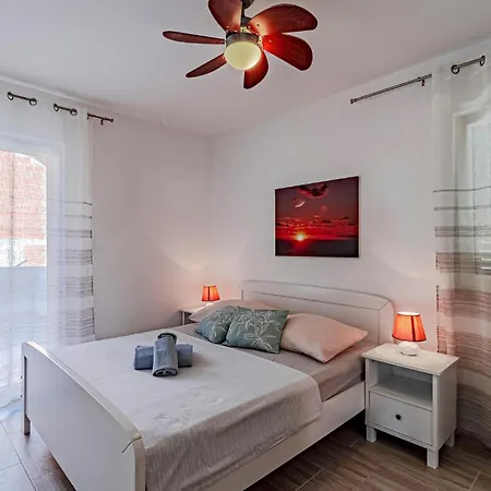 Three-bedroom In Nova Vela Luka