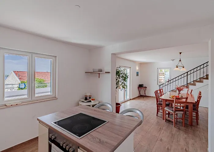 Three-bedroom In Nova *