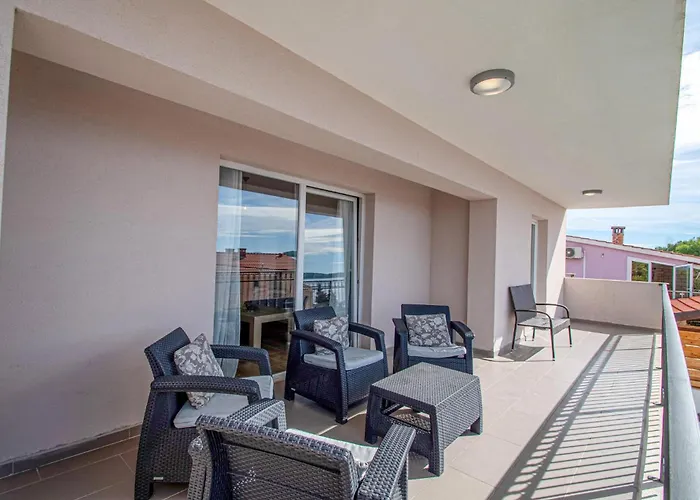 Three-bedroom In Nova *