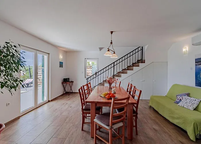 Three-bedroom In Nova Nyaraló