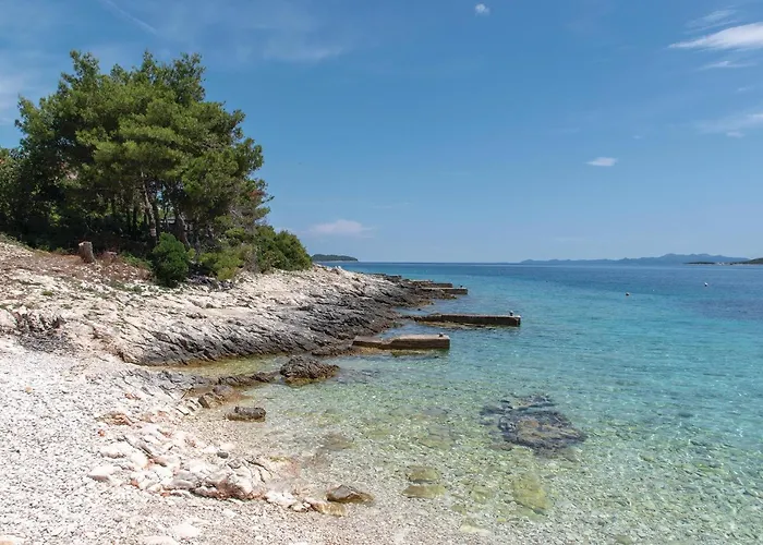 Three-bedroom In Nova Vela Luka