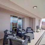 Three-bedroom In Nova *