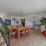 Three-bedroom In Nova Vela Luka