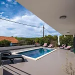 Casa vacanze Three-bedroom In Nova *