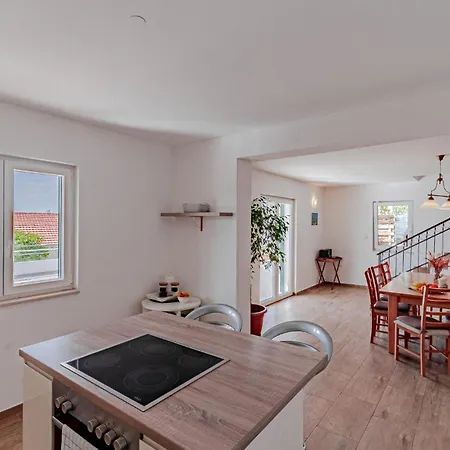 Three-bedroom In Nova *