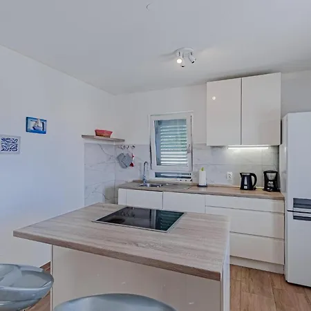 Three-bedroom In Nova Potirna