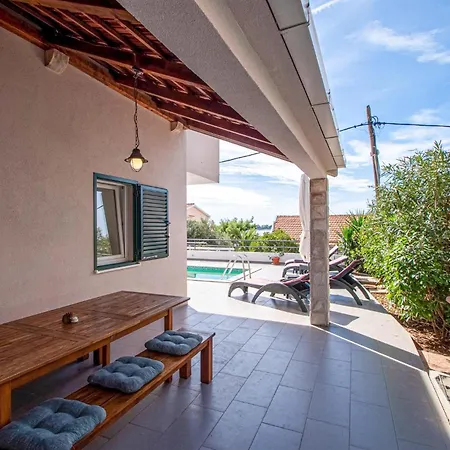 Three-bedroom In Nova Hébergement de vacances *