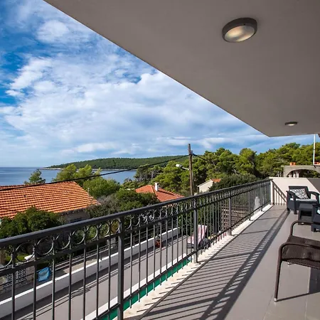 Hébergement de vacances Three-bedroom In Nova Potirna