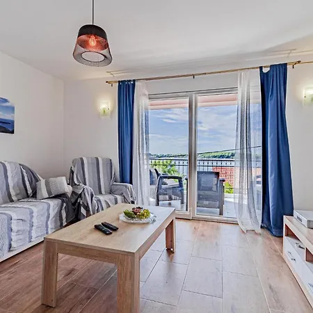 Three-bedroom In Nova *