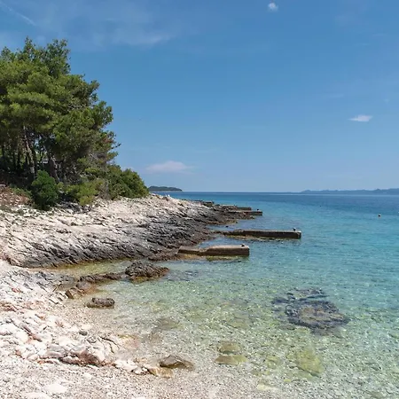 Three-bedroom In Nova Potirna