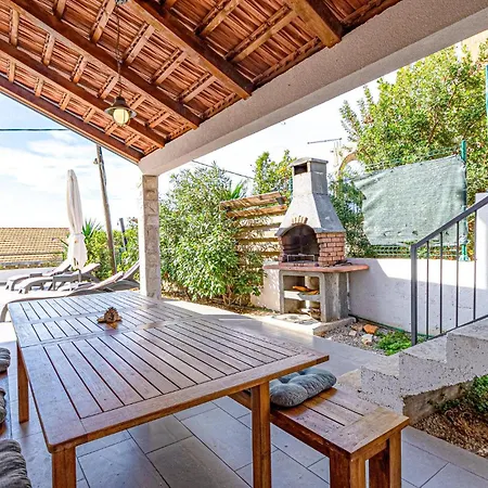 Three-bedroom In Nova Potirna