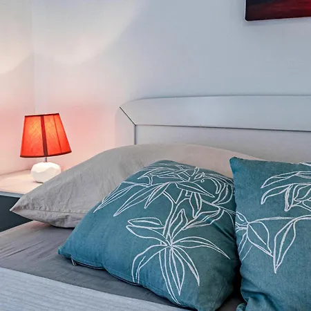 Three-bedroom In Nova Hébergement de vacances Potirna