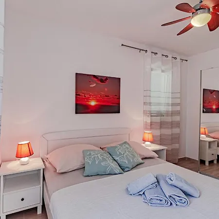 Hébergement de vacances Three-bedroom In Nova Potirna