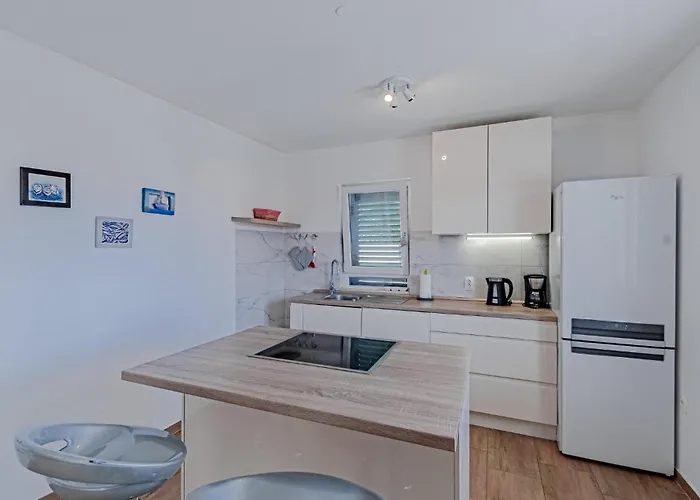 Three-bedroom In Nova Vela Luka