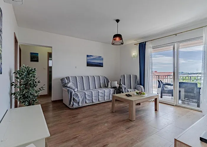 Three-bedroom In Nova Ferienhaus Potirna