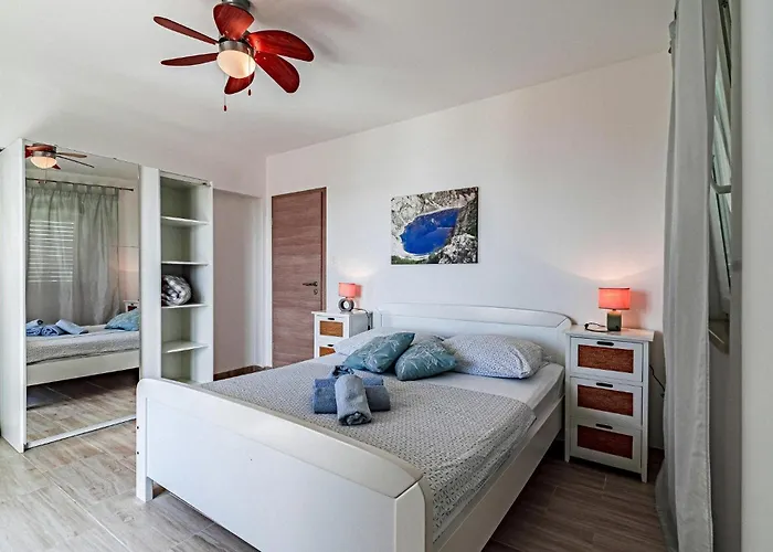 Σπίτι διακοπών Three-bedroom In Nova Vela Luka